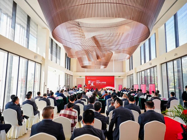 “凝心聚力·共謀發(fā)展”——海南農(nóng)商銀行儋州支行成功舉辦2025年政銀企助力產(chǎn)業(yè)發(fā)展論壇