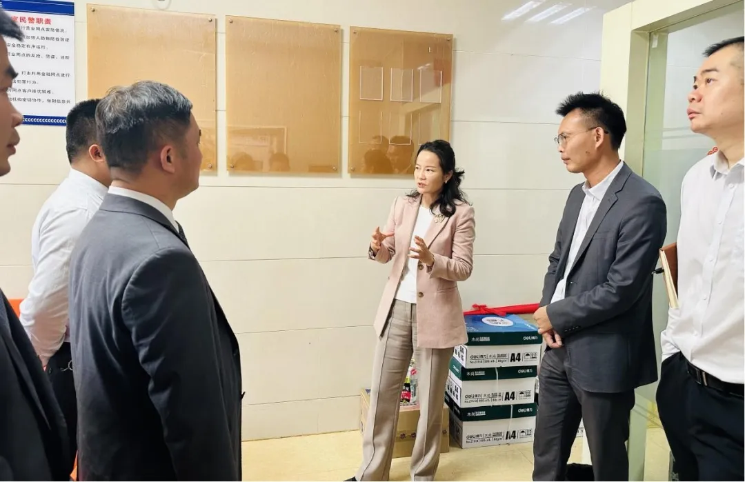 海南農(nóng)商銀行總行領(lǐng)導(dǎo)開展春節(jié)前慰問走訪調(diào)研活動(dòng)