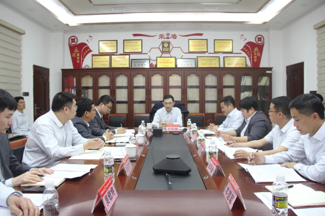 劉國鑫赴陵水支行慰問并開展調(diào)研座談