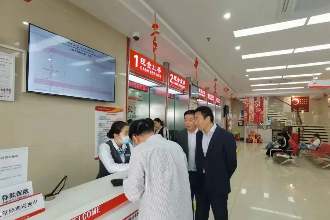 陳維赴海南農(nóng)商銀行三亞支行調(diào)研慰問并深入客戶一線走訪