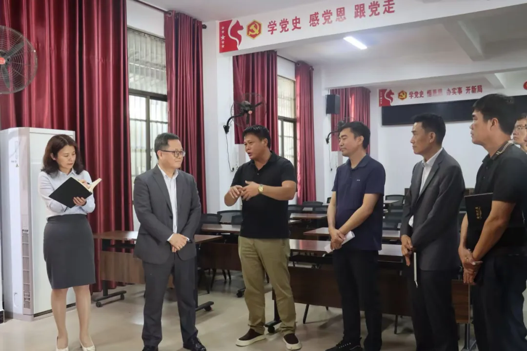 李曉剛帶隊赴東方支行調(diào)研