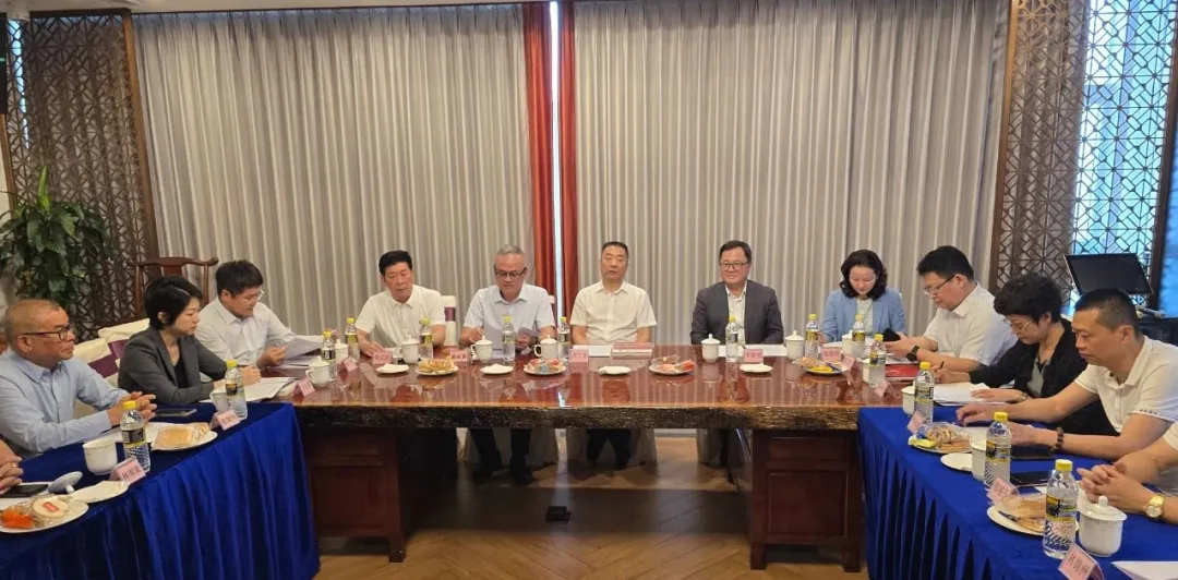 海南農(nóng)商銀行與省僑商聯(lián)合會(huì)、潮商促進(jìn)會(huì)共話民營(yíng)經(jīng)濟(jì)發(fā)展