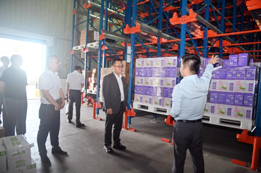 李曉剛帶隊赴瓊中支行調(diào)研