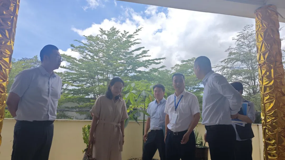 鄒燕玲到保亭支行調(diào)研走訪