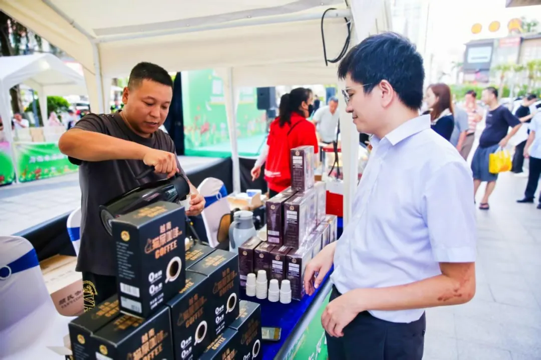 ?？谇鸷Ｖ薪鹑诜?wù)進(jìn)集市 助農(nóng)惠農(nóng)促增收