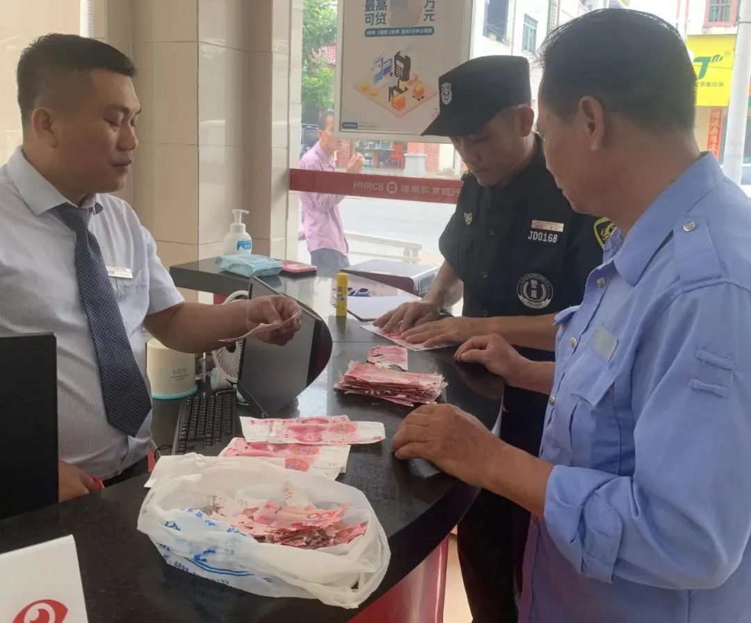 陵水支行：殘幣兌換解民憂 金融服務(wù)顯真情