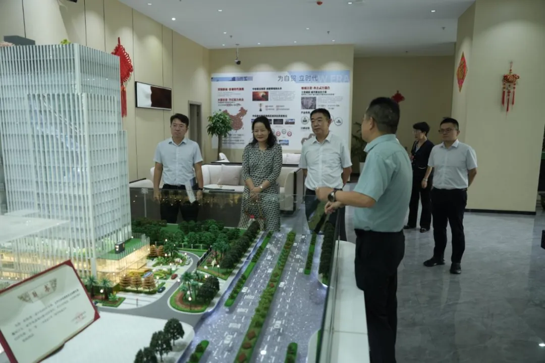 鄒燕玲到三亞支行調(diào)研