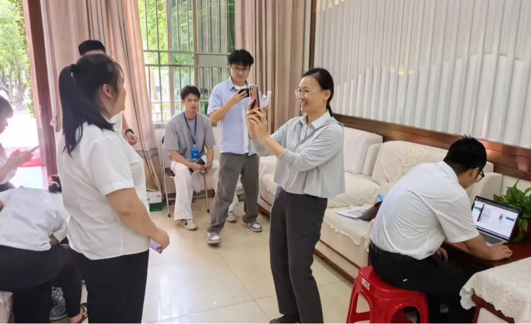 刷臉就餐！白沙支行解鎖社?？ǚ招聢鼍? title=