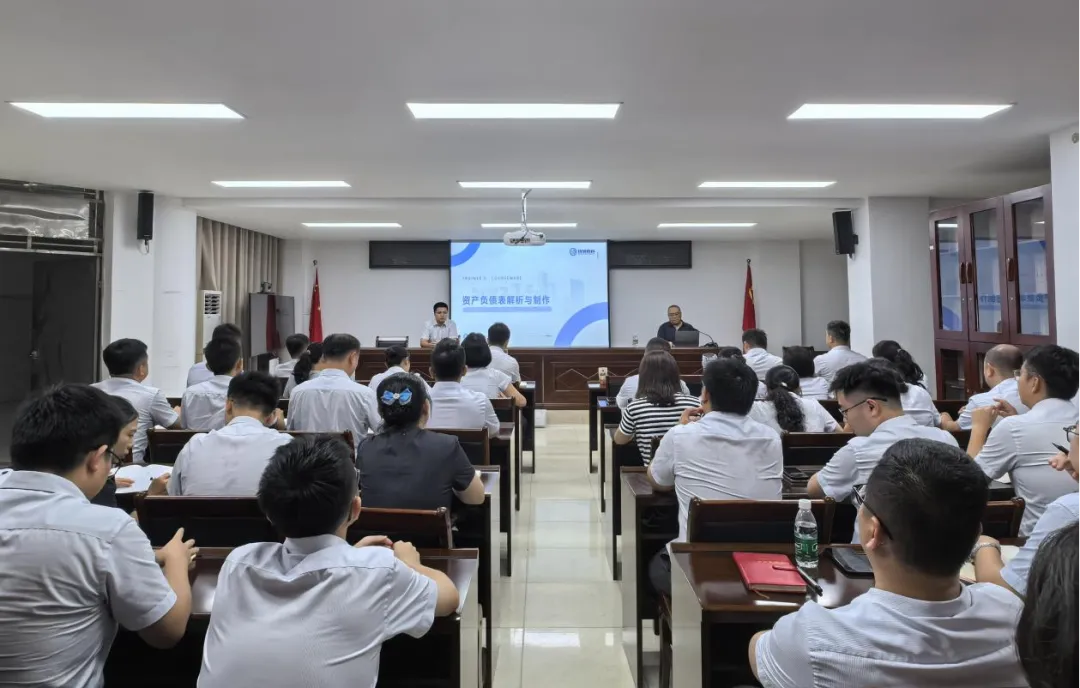 屯昌支行舉辦“經(jīng)營(yíng)微貸”復(fù)雜模式專項(xiàng)培訓(xùn)