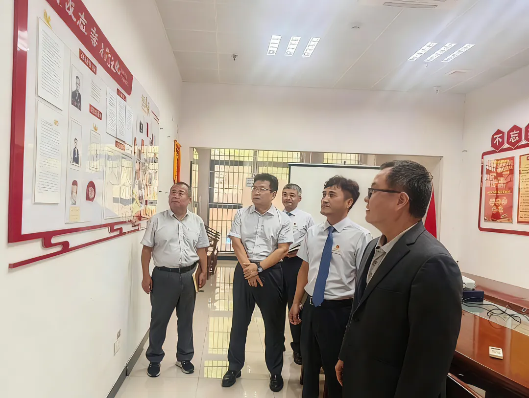 李曉剛到?？谥姓{(diào)研指導(dǎo)