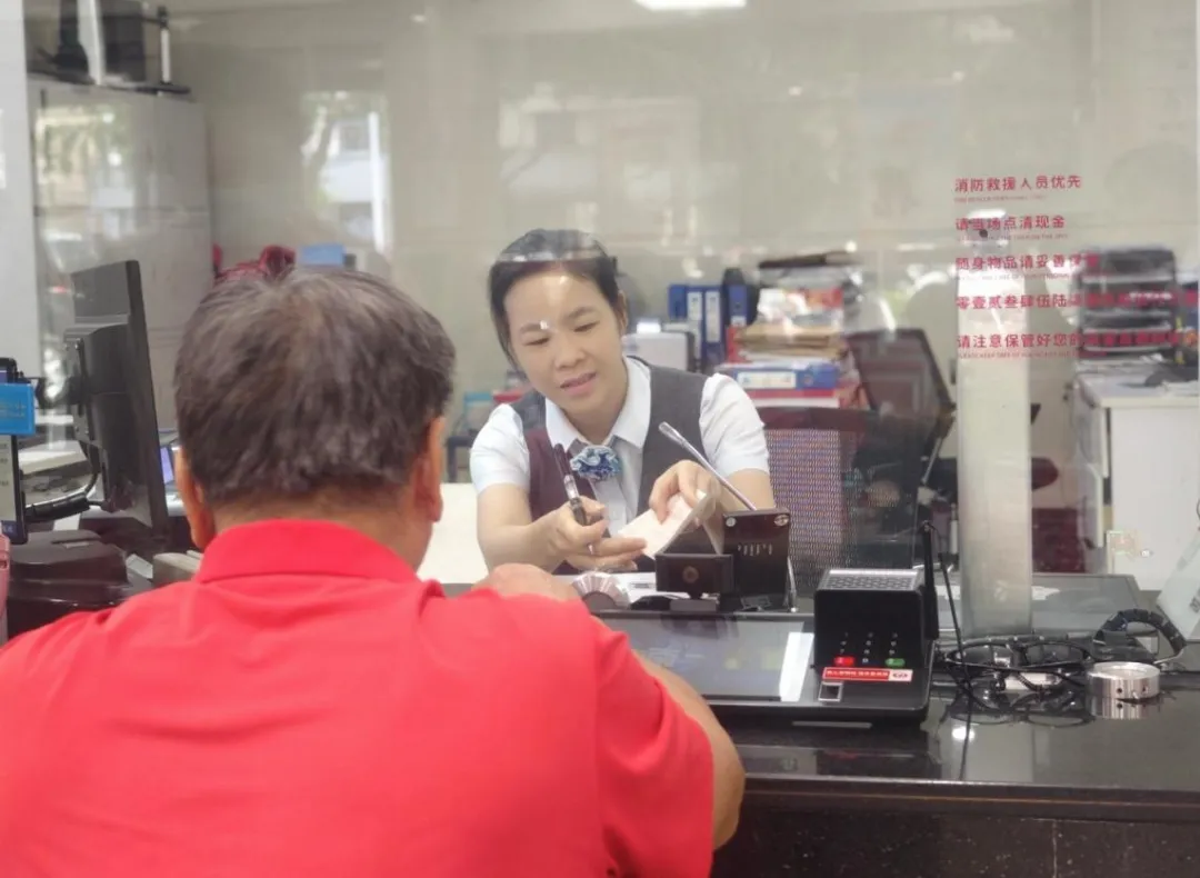 三亞支行：兩顆暖心，為危重新生兒點亮生命之光