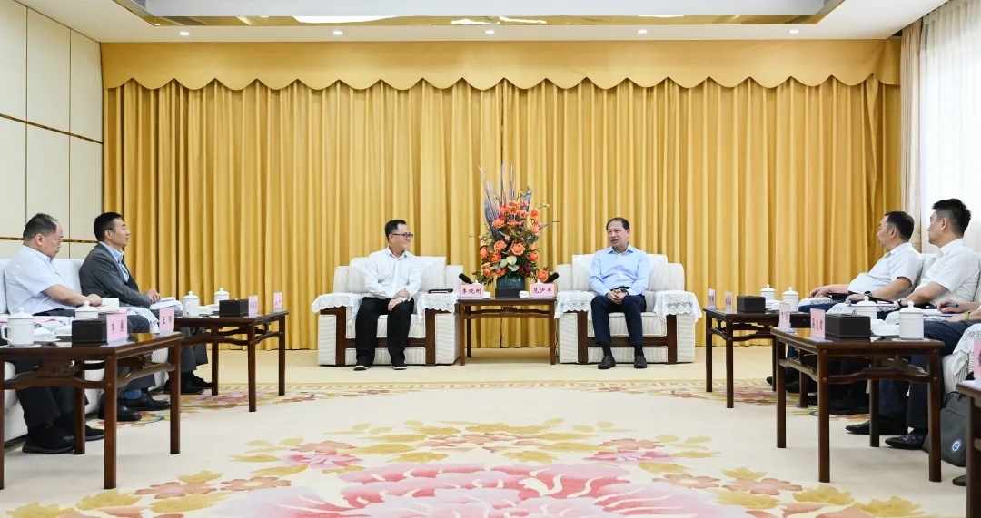 范少軍會見海南農(nóng)商銀行黨委書記、董事長李曉剛