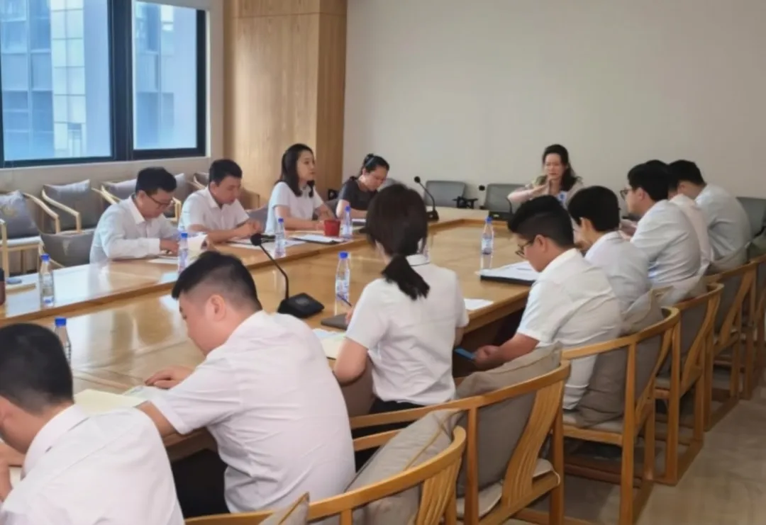 鄒燕玲到海口支行調(diào)研座談