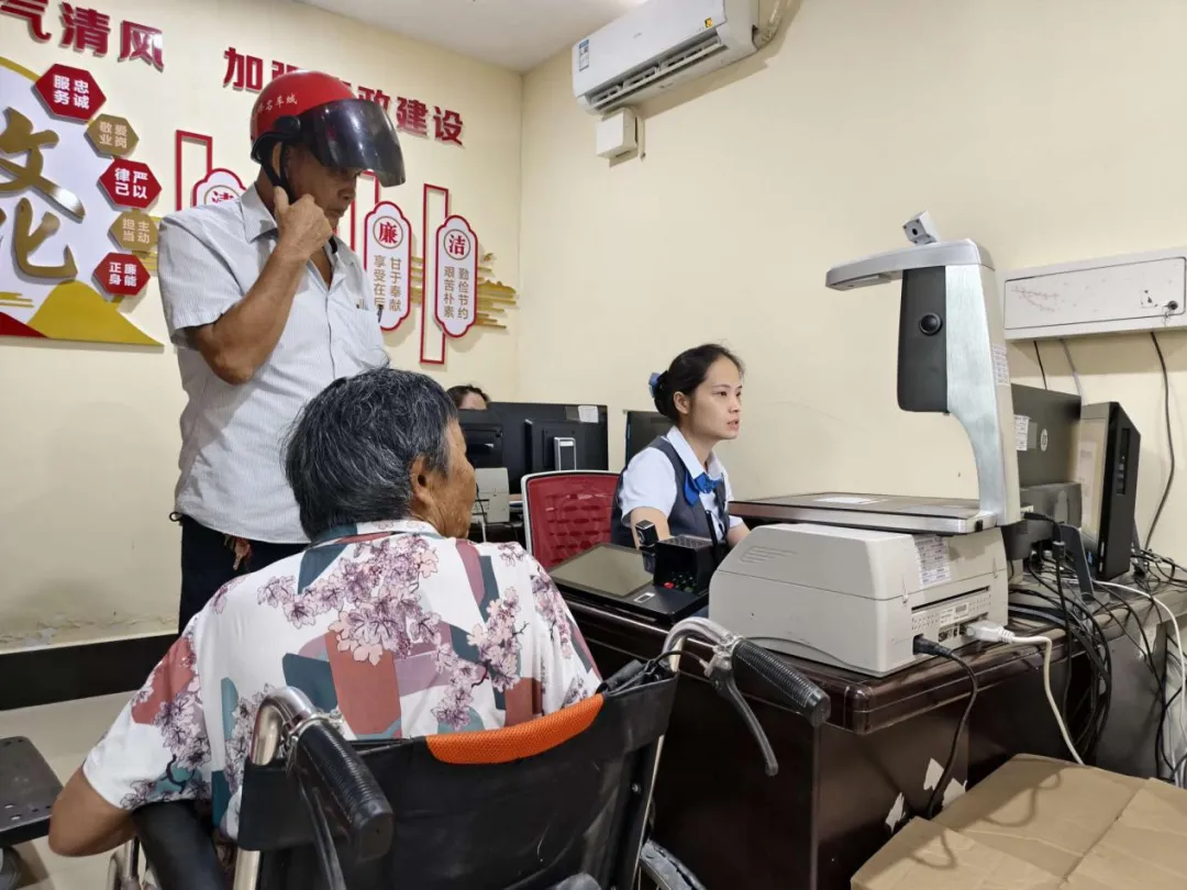 從“空中柜臺”到“綠色通道”：保亭支行“暖心接力”巧解客戶難題