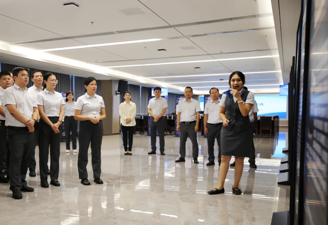 司亞杰到臨高支行督導(dǎo)警示教育案例巡展巡講工作