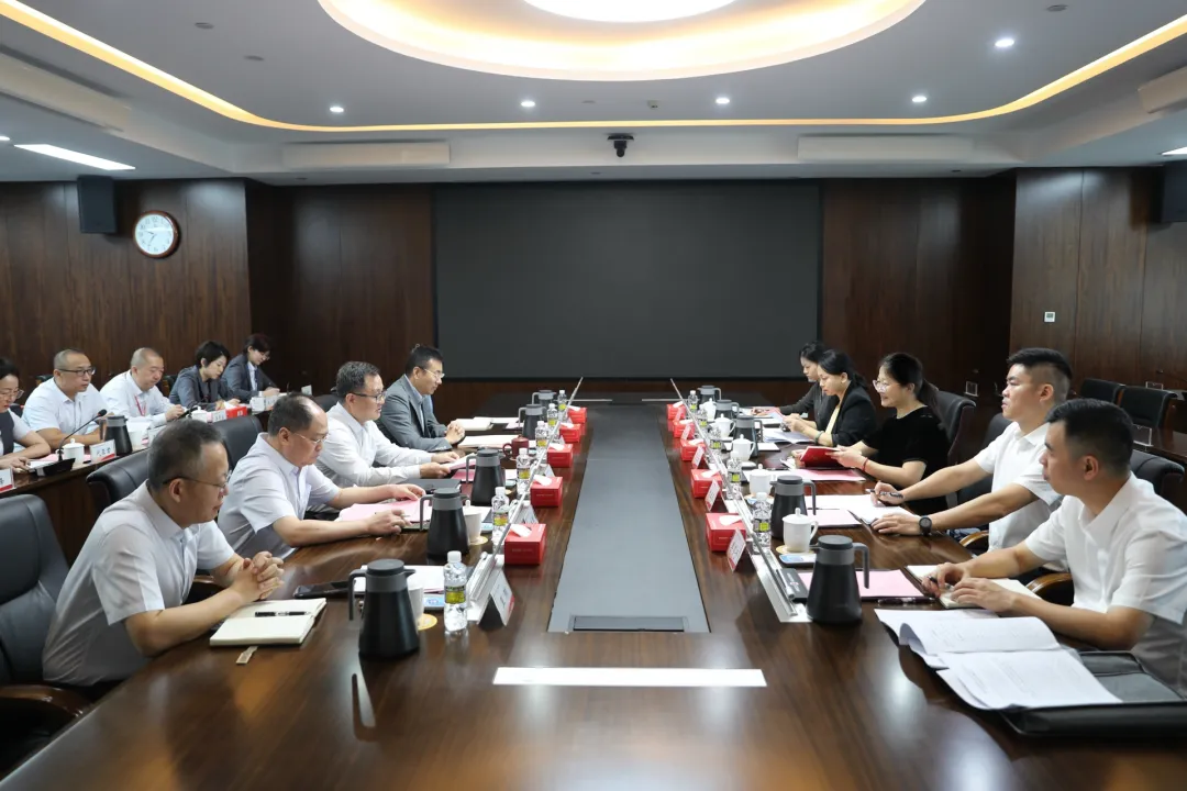 梁潔紅到海南農(nóng)商銀行調(diào)研指導(dǎo)工作