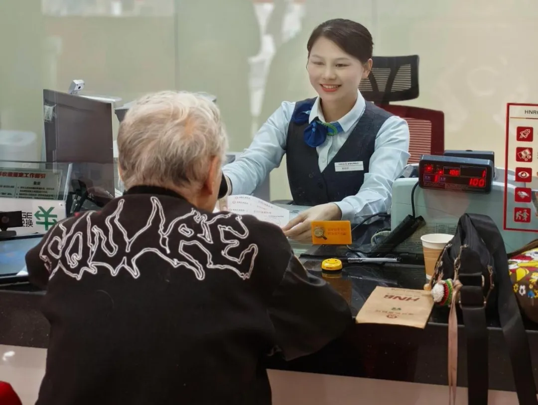 蔡燕蝦：用微笑解鎖銀行服務(wù)的“暖心密碼”