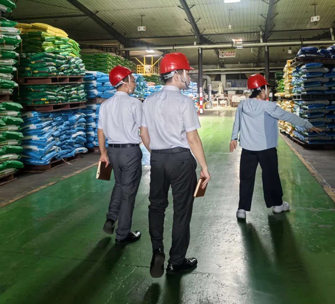 ?？谥校荷罡痪€強(qiáng)作風(fēng) 精準(zhǔn)滴灌潤(rùn)三農(nóng)